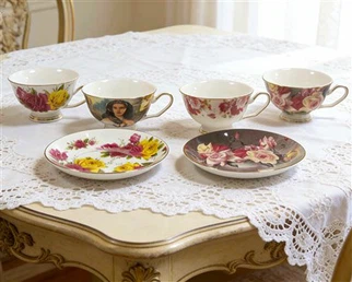Set da tavola vintage in ceramica floreale placcato oro-